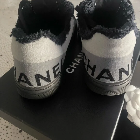 Chanel velvet sneakers in black size 41 - Picture 4 of 8